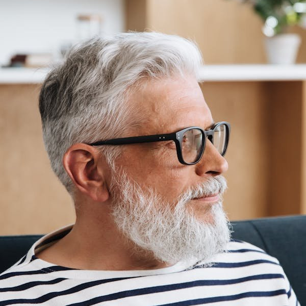 Thomas, voyant sp&eacute;cialis&eacute; en Tarot de Marseille · Guidance de vie